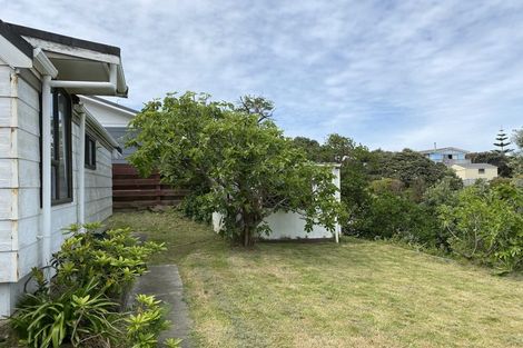 Photo of property in 10 Frances Street, Waikanae Beach, Waikanae, 5036