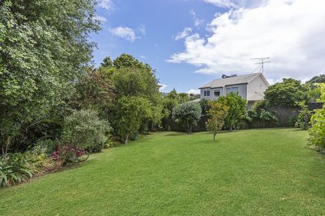 Photo of property in 15 Pinewood Grove, Botany Downs, Auckland, 2010