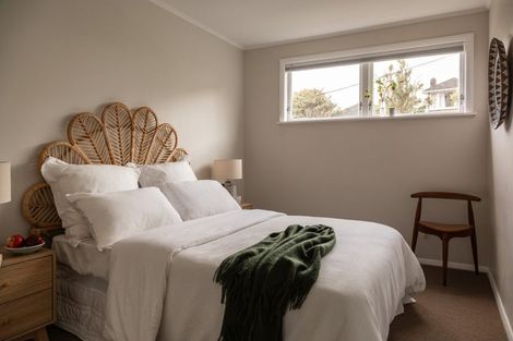 Photo of property in 2 Paparangi Crescent, Paparangi, Wellington, 6037