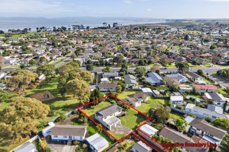 Photo of property in 15 Becker Drive, Weymouth, Auckland, 2103