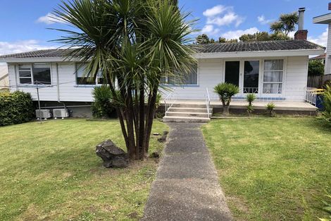 Photo of property in 312 Glenfield Road, Glenfield, Auckland, 0629