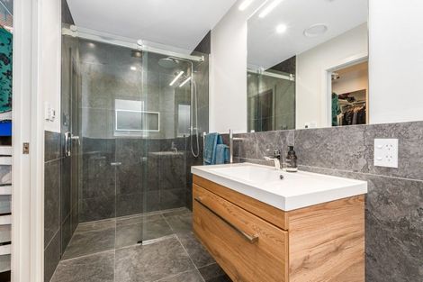 Photo of property in 3 Ramarama Lane, Crofton Downs, Wellington, 6035