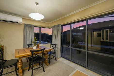 Photo of property in 40 Mcleod Place, Papamoa Beach, Papamoa, 3118
