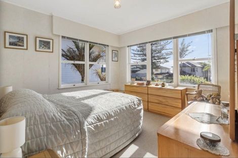 Photo of property in 7 Luke Place, Eastern Beach, Auckland, 2012