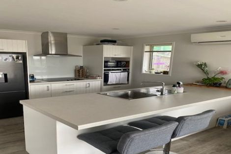 Photo of property in 11a Rishworth Avenue, Stanmore Bay, Whangaparaoa, 0932