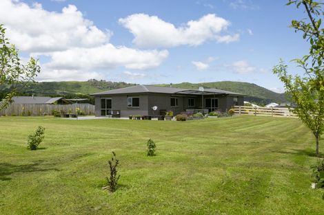Photo of property in 8 Kahikatea Drive, Kinloch, Taupo, 3377