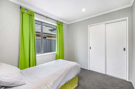 Photo of property in 28 Shillingford Boulevard, Rolleston, 7615