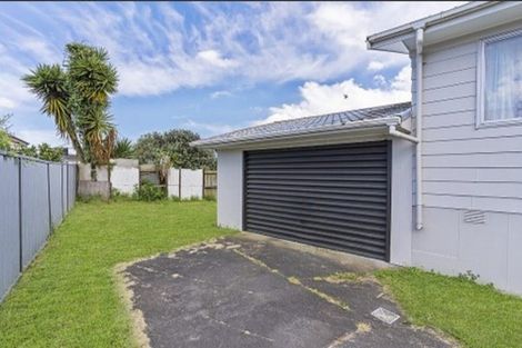 Photo of property in 307 Roscommon Road, Clendon Park, Auckland, 2103