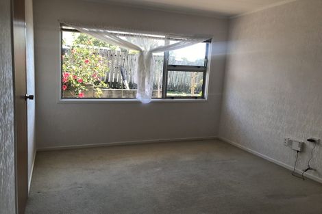 Photo of property in 6 Birdie Place, Red Beach, 0932