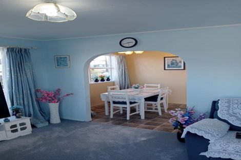 Photo of property in 11 Iredale Road, Hawera, 4610