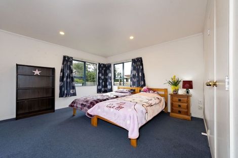 Photo of property in 6a Laura Street, Kelston, Auckland, 0602