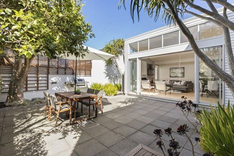 Photo of property in 10 Boardwalk Lane, Seatoun, Wellington, 6022