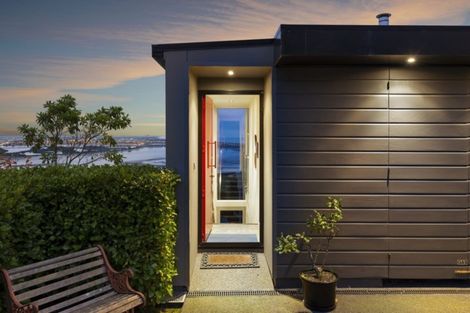 Photo of property in 2a Avery Place, Redcliffs, Christchurch, 8081