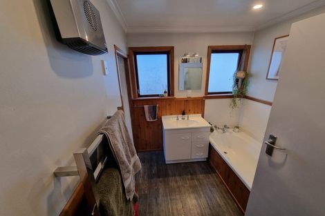 Photo of property in 32 Allen Terrace, Tawa, Wellington, 5028