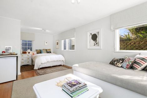 Photo of property in 27 Moir Street, Mount Victoria, Wellington, 6011