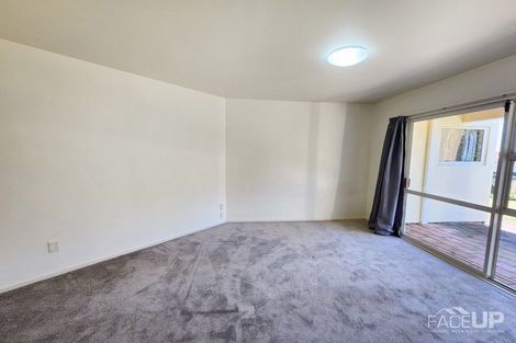 Photo of property in 20 Whiting Grove, West Harbour, Auckland, 0618