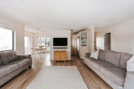 Photo of property in 14 Grabella Place, Papamoa Beach, Papamoa, 3118