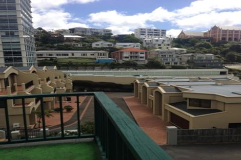 Photo of property in 216 Oriental Parade, Oriental Bay, Wellington, 6011