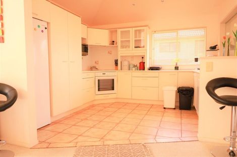 Photo of property in 2/26 Orchard Road, Waiake, Auckland, 0630