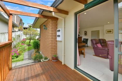 Photo of property in 2/12 Sundown Avenue, Manly, Whangaparaoa, 0930