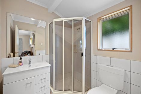 Photo of property in 3c Larsen Place, Merrilands, New Plymouth, 4312