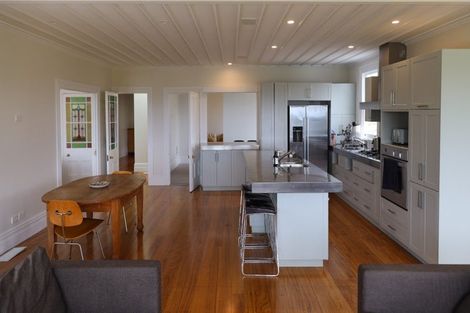 Photo of property in 206 Cape Rodney Road, Leigh, 0985