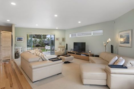 Photo of property in 697 Beach Road, Rothesay Bay, Auckland, 0630