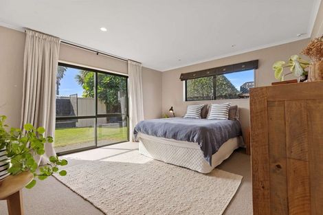 Photo of property in 11 Gibson Place, Papamoa Beach, Papamoa, 3118