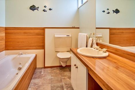 Photo of property in 1 Roys Road, Plimmerton, Porirua, 5026