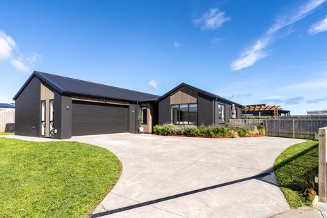 Photo of property in 16 Tunarau Street, Raglan, 3225