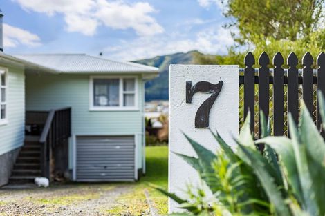 Photo of property in 7 Reid Road, Wainuiomata, Lower Hutt, 5014