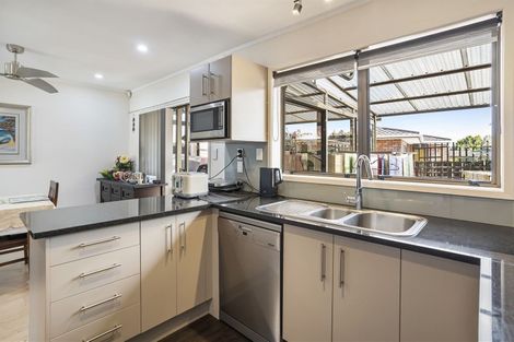 Photo of property in 1/5 Colleen Norma Place, Half Moon Bay, Auckland, 2012