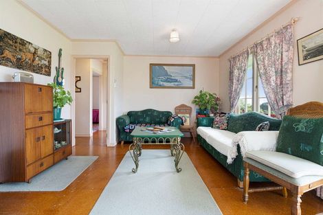 Photo of property in 5 Mcleod Road, South Head, Helensville, 0874