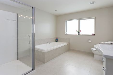 Photo of property in 38 Winston Avenue, Hokowhitu, Palmerston North, 4410