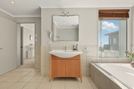 Photo of property in 201/136 Marine Parade, Mount Maunganui, 3116