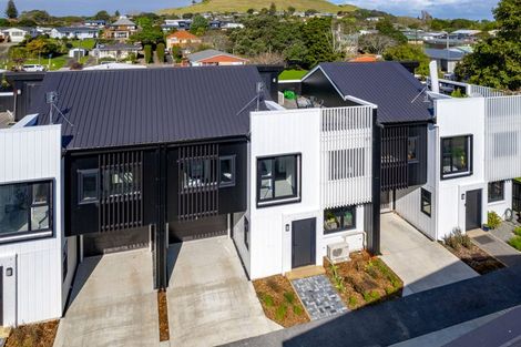 Photo of property in 3 Kaaramuramu Lane, Mangere Bridge, Auckland, 2022