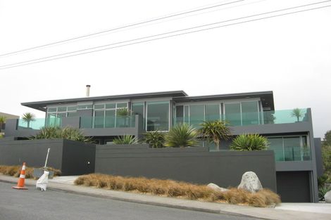 Photo of property in 6 Messenger Terrace, Oakura, 4314