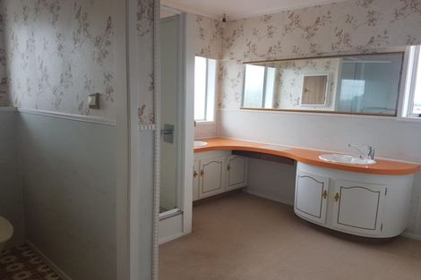 Photo of property in 2 Shepherds Road, Papakura, 2110