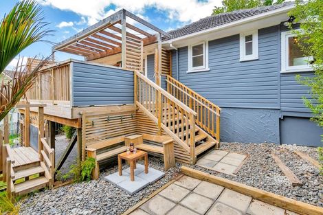 Photo of property in 21 Birdwood Road, Swanson, Auckland, 0612