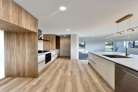 Photo of property in 28 Hanmer Crescent, Rangiora, 7400