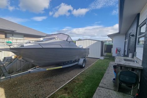 Photo of property in 16 Hoihere Drive, One Tree Point, 0118