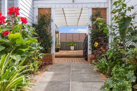 Photo of property in 54 Belt Road, New Plymouth, 4310