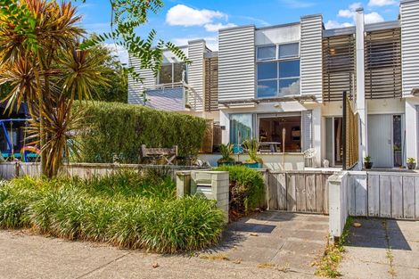 Photo of property in 16 Willow Camp Road, Takanini, 2112