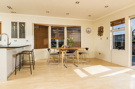 Photo of property in 1/2 Holiday Road, Milford, Auckland, 0620
