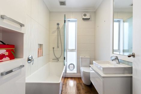 Photo of property in 10 Inglis Street, Seatoun, Wellington, 6022