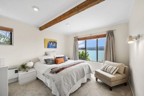 Photo of property in 38 Napier Street, Karaka Bays, Wellington, 6022