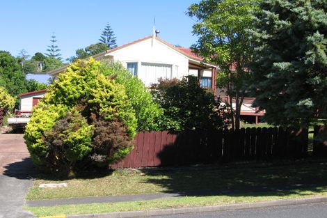 Photo of property in 28 Topliss Drive, Northcross, Auckland, 0632