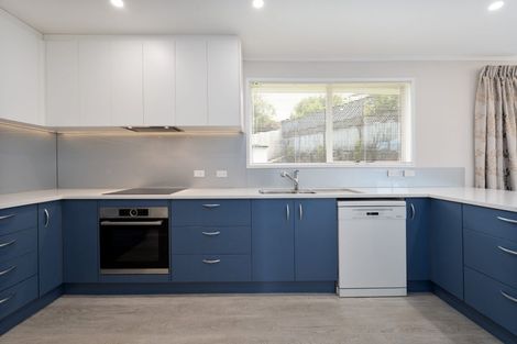 Photo of property in 17 Fitzwater Place, Henderson, Auckland, 0612