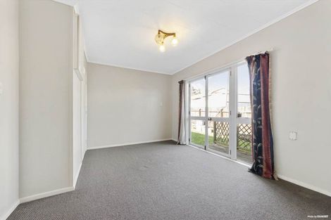 Photo of property in 3 Marlene Avenue, Te Atatu South, Auckland, 0610
