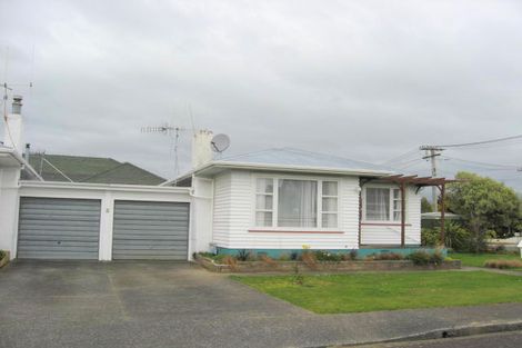 Photo of property in 2 Chester Street, Levin, 5510